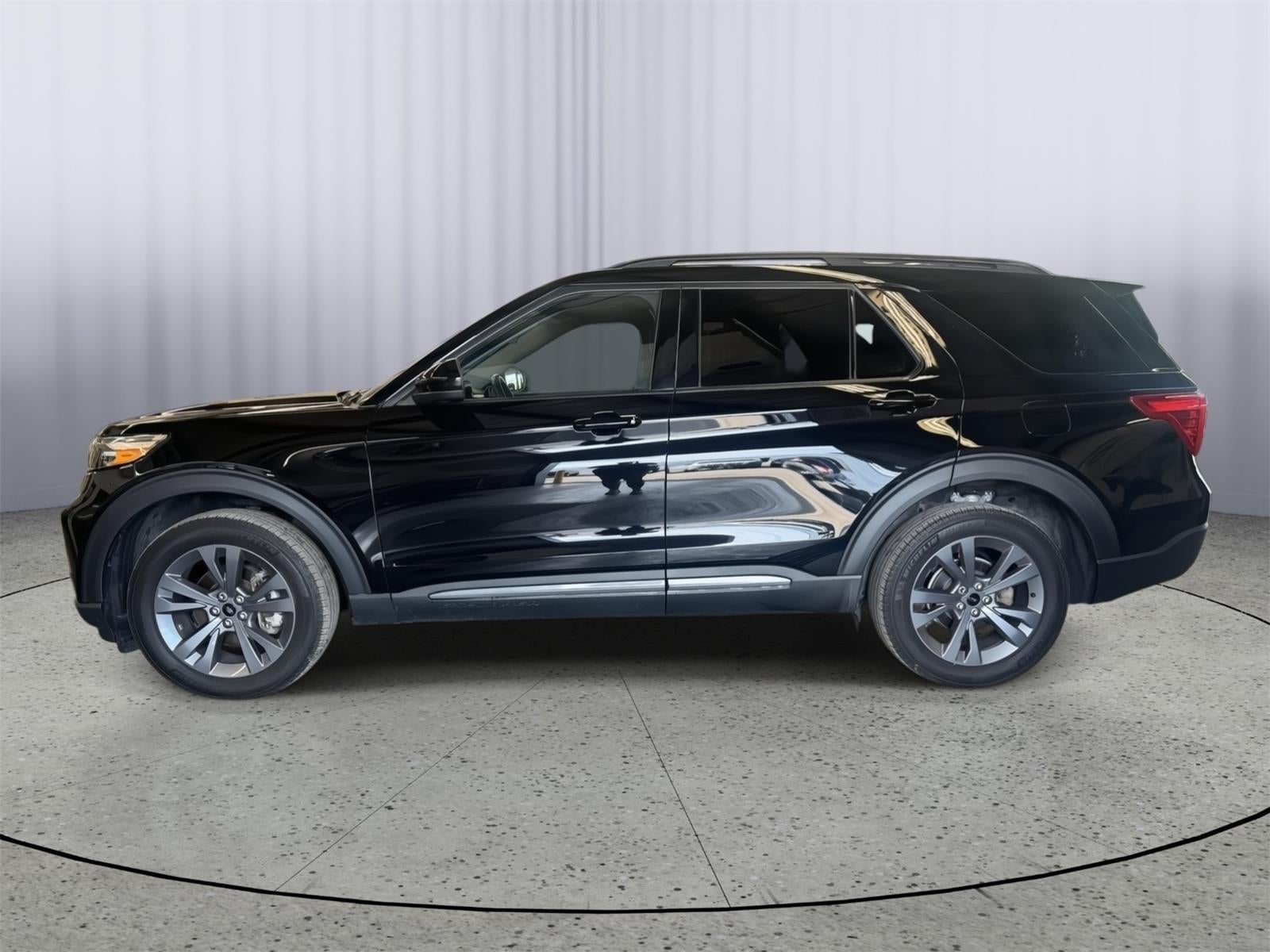 2023 Ford Explorer — side profile view