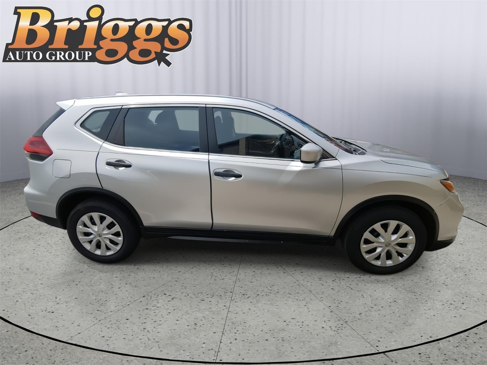 2018 Nissan Rogue — detail view