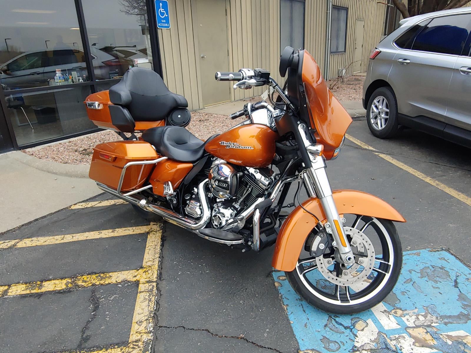2016 HARLEY-DAVIDSON STREET GLIDE — side profile view