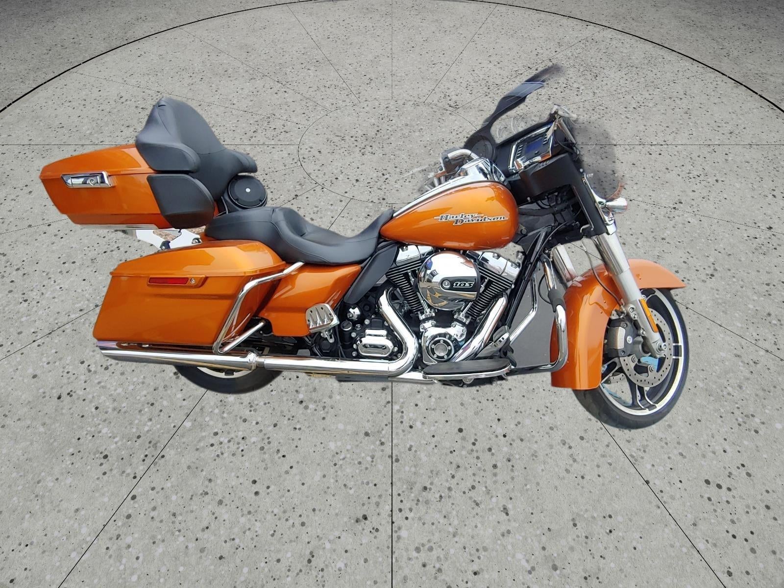 2016 HARLEY-DAVIDSON STREET GLIDE — interior view
