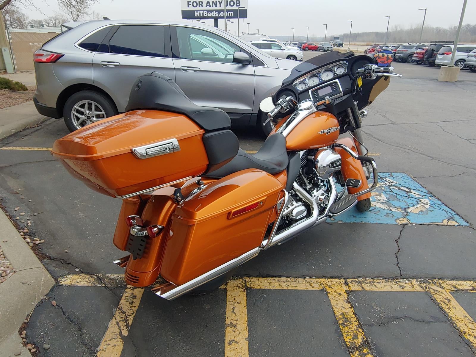 2016 HARLEY-DAVIDSON STREET GLIDE — detail view