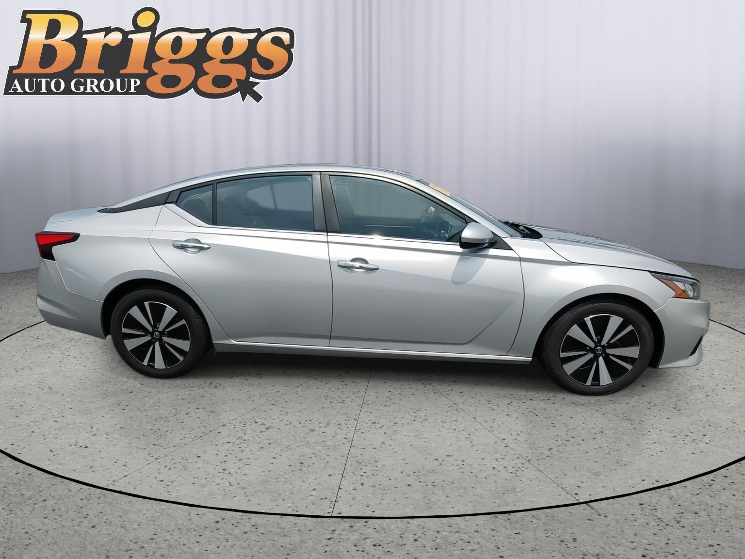 2022 Nissan Altima — detail view